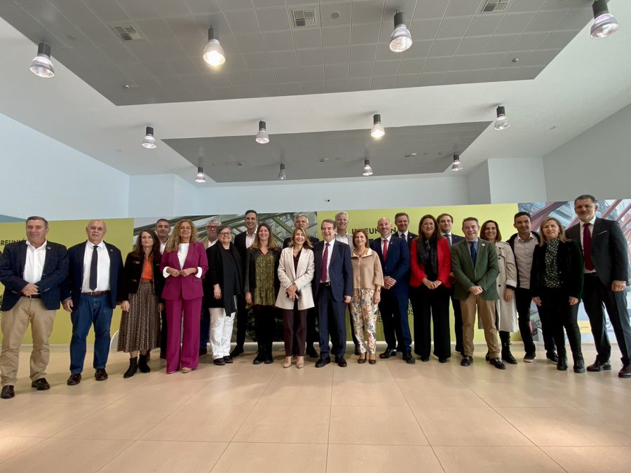 aytobinefar's tweet photo. Termina el II #ForoLocal para la #AgendaUrbana.
#FEMP, donde ha participado el Ayto de #Binéfar, representado por el teniente de alcalde @JCGCazcarra
@mitmagob @fempcomunica https://t.co/0IURQjxR9Z