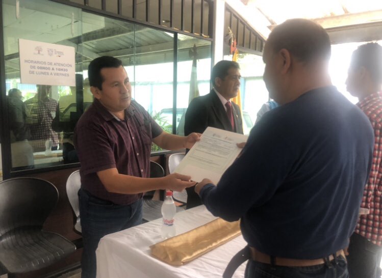 Alex_Padilla85's tweet photo. La Dirección Distrital MAG Sto. Dgo., a través del Proyecto “Regularización de Tierras Rurales y Territorios Ancestrales, realiza la entrega de Títulos de Propiedad a 18 Familias de varios sectores de la Provincia beneficiarias de Incentivos Agroproductivos. 
#JuntosLoLogramos https://t.co/RXOGK9786J