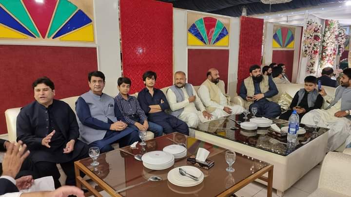 M_N_Haider's tweet photo. بہاولپور کی متحرک سیاسی سماجی شخصیت ،سابق میئر بہاولپور و مرکزی جنرل سیکرٹری مسلم لیگ ن یوتھ ونگ پاکستان عقیل نجم ہاشمی کی منیب علوی کے دعوت ولیمہ میں شرکت
#TeamHashmiPK
@MaryamNSharif
@AqeelNHashmi https://t.co/age0tDadat