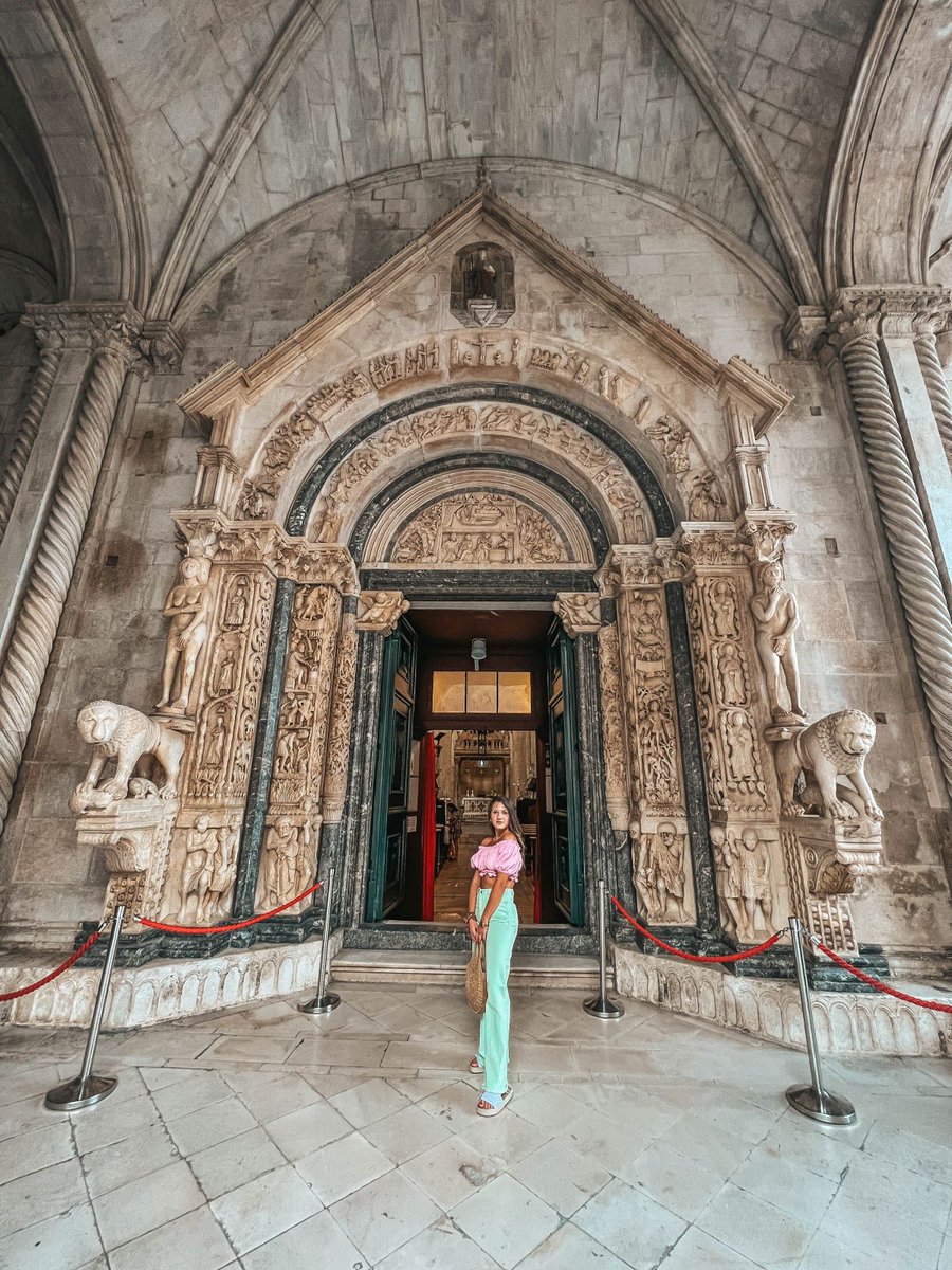 VipHolidayBook's tweet photo. 📢 Destination of the week:
Trogir 

#Croatia #CroatiaFullOfLife #Dalmatia #Trogir #adriaticsea #adriatic #destination #summer2023 #VIPholidaybooker https://t.co/5JqzFR9kbX