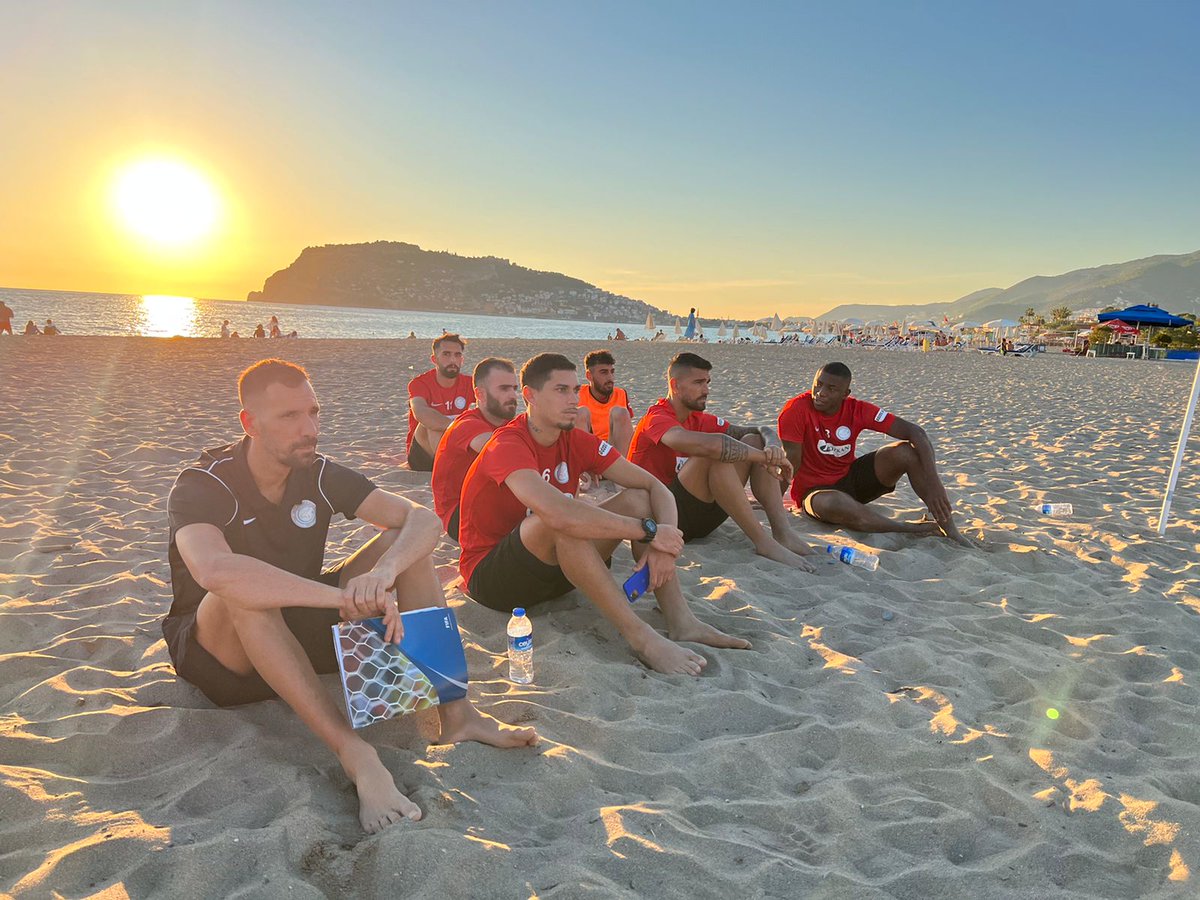 ErcisFC's tweet photo. Teknik Direktörümüz Jordan Santos yönetiminde süper finaller öncesinde son antremanımızı gerçekleştirdik. #beachsoccer https://t.co/hbgggYD5TD