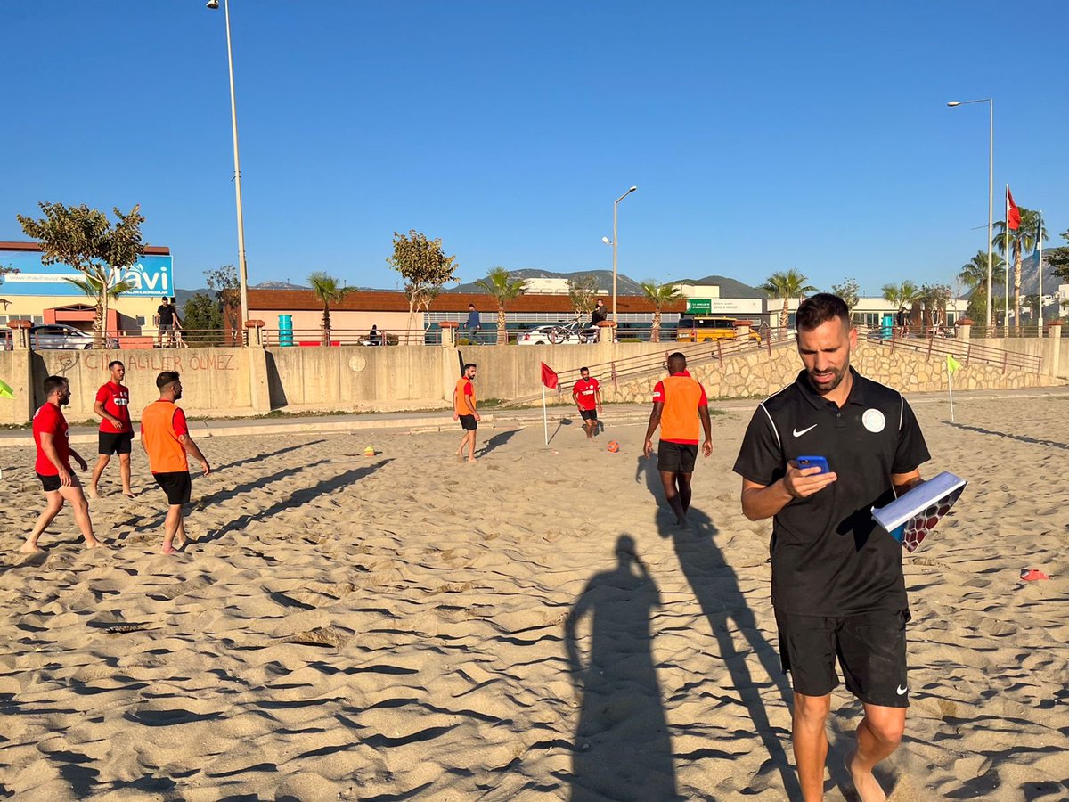 ErcisFC's tweet photo. Teknik Direktörümüz Jordan Santos yönetiminde süper finaller öncesinde son antremanımızı gerçekleştirdik. #beachsoccer https://t.co/hbgggYD5TD