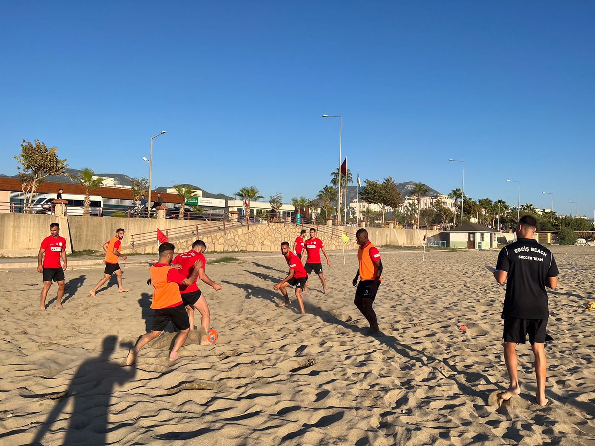 ErcisFC's tweet photo. Teknik Direktörümüz Jordan Santos yönetiminde süper finaller öncesinde son antremanımızı gerçekleştirdik. #beachsoccer https://t.co/hbgggYD5TD