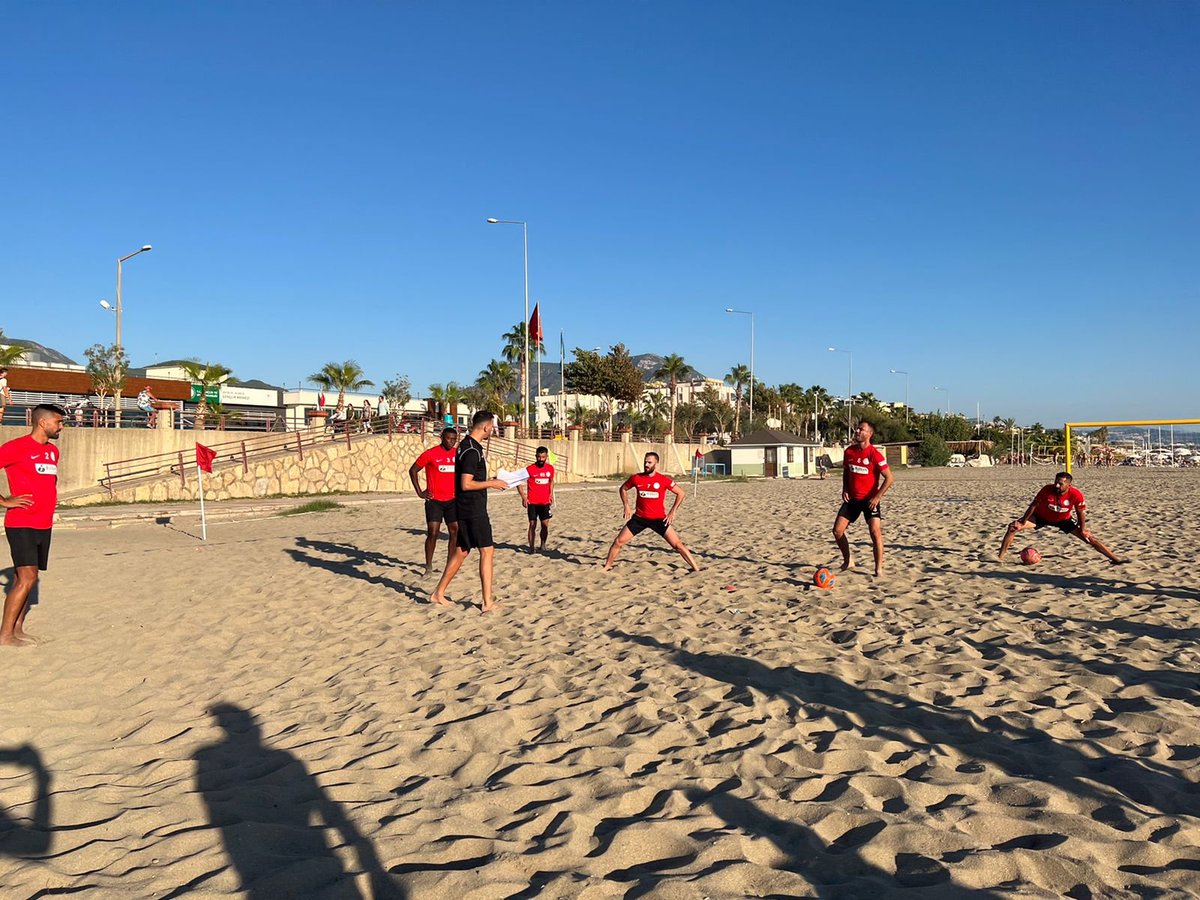 ErcisFC's tweet photo. Teknik Direktörümüz Jordan Santos yönetiminde süper finaller öncesinde son antremanımızı gerçekleştirdik. #beachsoccer https://t.co/hbgggYD5TD
