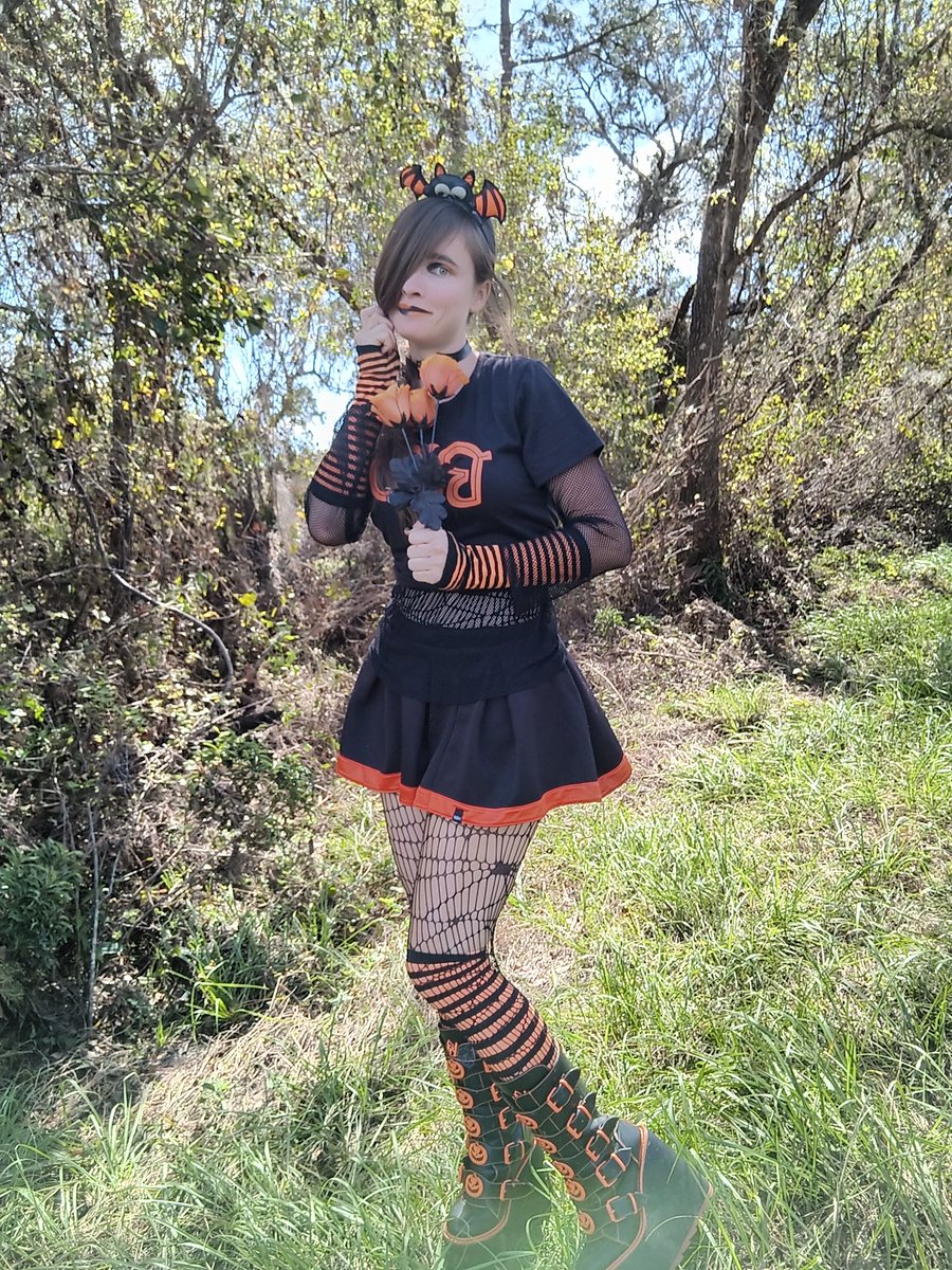 LokiElfGod_1's tweet photo. Halloween is not only about putting on costumes but it's about finding the imagination and costumes within ourselves
#pumpkinemo #pumpkinemogirl #spooky #spookyemo
#pumpkin #emo #emogirl #emostyle #emohair #emocore #emofashion #scenegirl #alternativegirl
#alternativefashion https://t.co/5qApYOWzyu