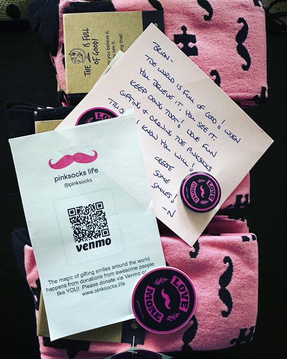 Insight_Minds's tweet photo. It’s a #pinksocks Monday! 

#LOVEMOREfearless #pinksocksEDU @nickisnpdx https://t.co/Mdqc3nffSK