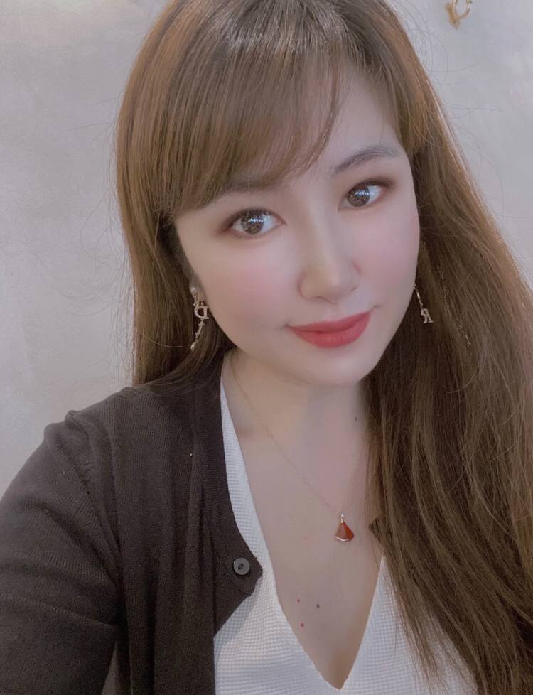 yuion12194273's tweet photo. 岁月及是献礼，年轻总让人向往，可我更欣赏拥有岁月痕迹的人，因为他们身上的故事像一部电影充满希望、热情、冒险和浪漫！ https://t.co/Y3hcBDGwk3