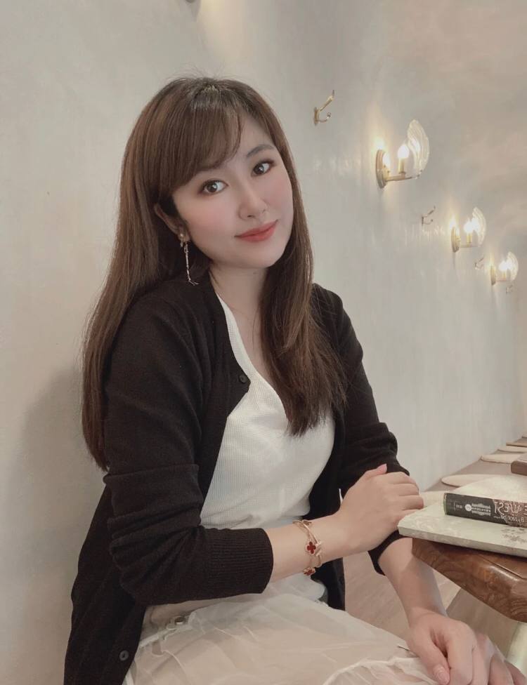 yuion12194273's tweet photo. 岁月及是献礼，年轻总让人向往，可我更欣赏拥有岁月痕迹的人，因为他们身上的故事像一部电影充满希望、热情、冒险和浪漫！ https://t.co/Y3hcBDGwk3
