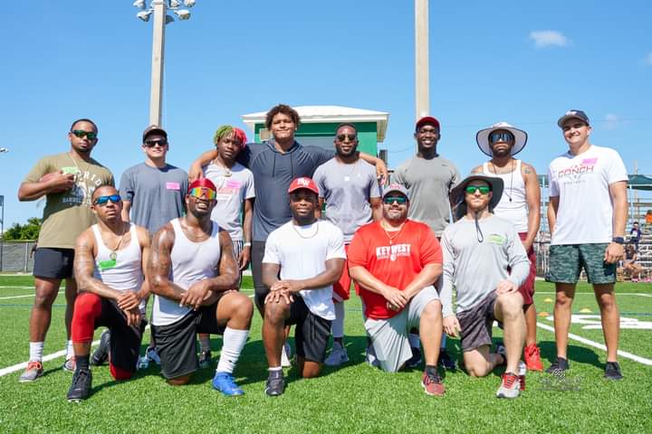 DorianCannon5's tweet photo. A major blessing to be able to teach the #youth with my mud bruddah @mekhisargent🙏🏾 @Jaguars RB. Continue to be great my brotha I'll see you soon 💪🏿❗ #Homegrown 
#keywestfl #TwoHeadedMonster #XFL #NFL #usfl #Runningbacks #community https://t.co/28llH3tqyb
