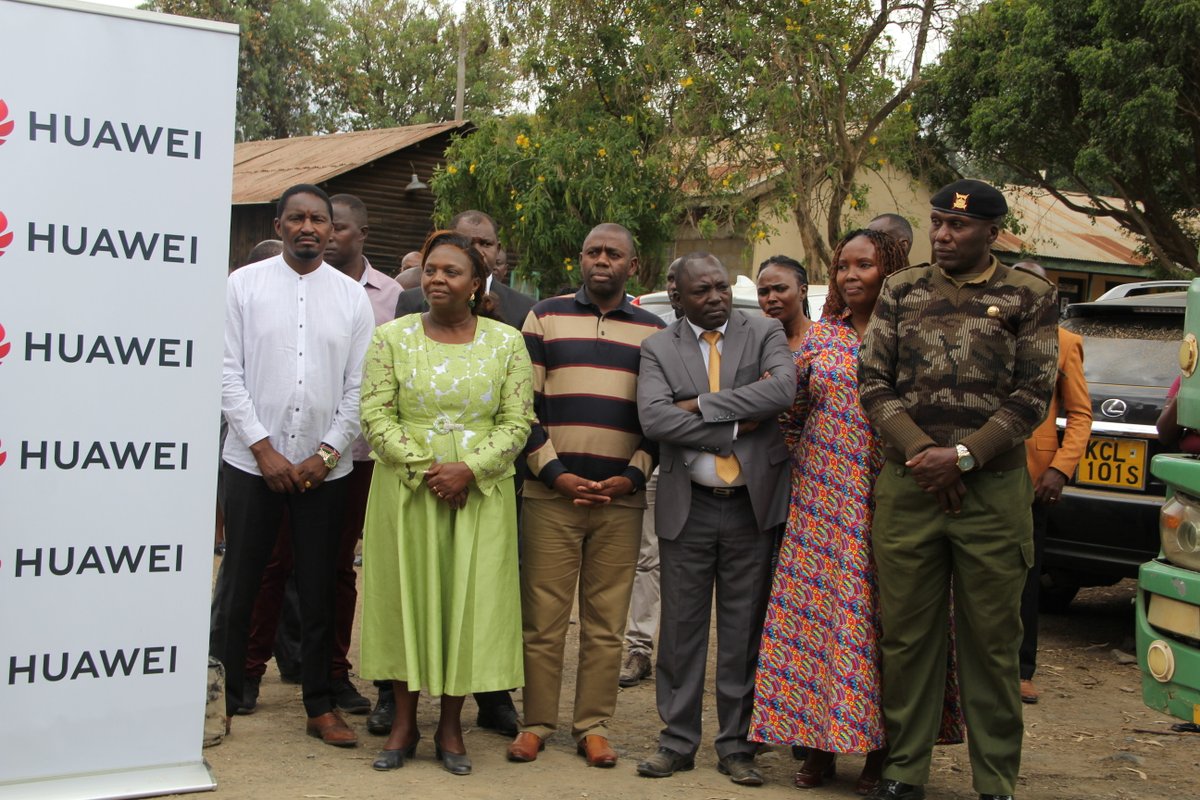 kkthejournalist's tweet photo. Earlier today my boss @Hon_Kiunjuri  joined other leaders in flagging off relief distribution to hunger stricken areas of Solio in Laikipia East.
The consignment is worth six million shillings includes maize floor, beans, cooking oil and rice. https://t.co/GiOYK1DdSB