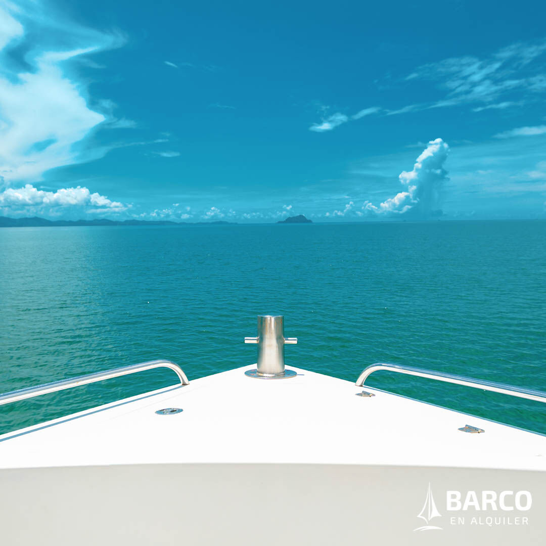¡Comenzamos nuestro viaje! ¿A dónde irías si pudieses navegar?
.
.
.
.
#barcos #navadelbarco #boat_barco #fiestaenbarco #paseoenbarco #alquilerdebarcos #barcosycosas #barcodepapel #elbarco #barcosdepapel #viajeenbarco #fiestasenbarco #málaga #marbella #fuengirola #caleta #puertob