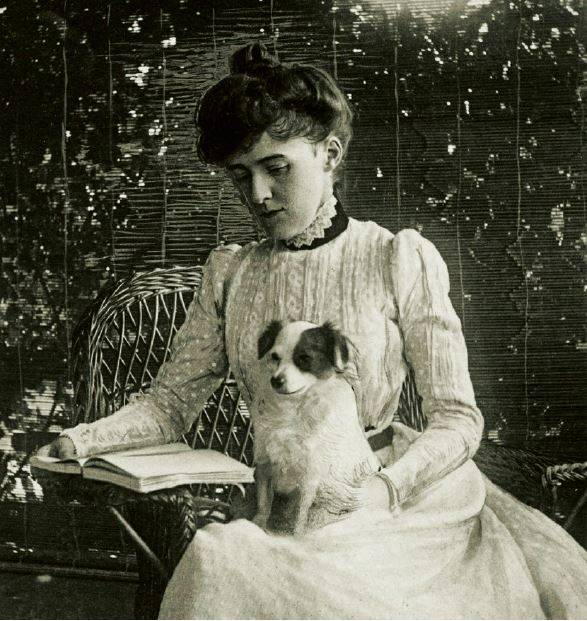 "La gente paga por lo que ha hecho y por aquello en lo que se ha convertido. Y lo pagan de manera simple: con la vida que llevan".
Edith Wharton
#Fuedicho