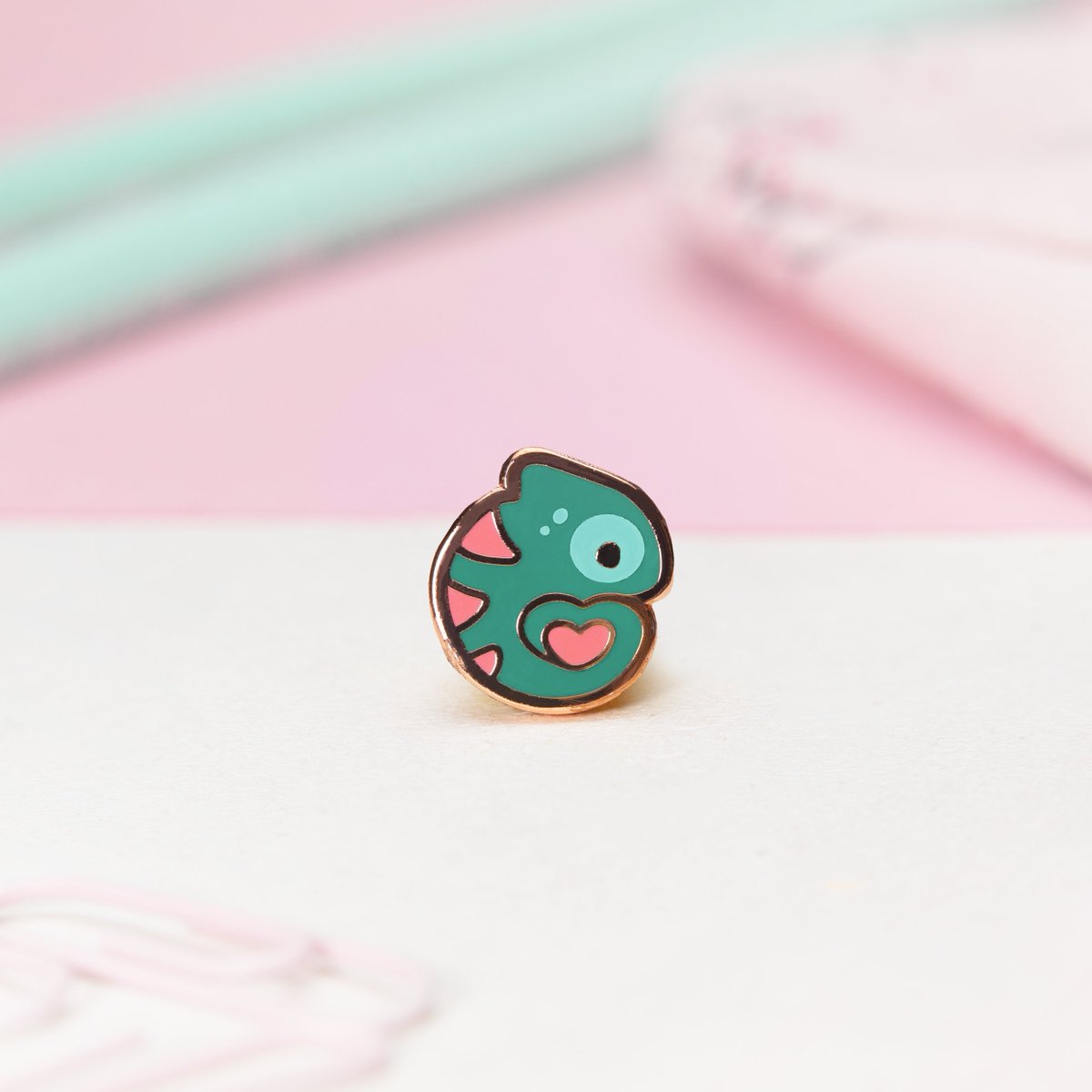 Miamouz's tweet image. Im Dezember geht es für mich in mein 1. eigenes Atelier. 🥰
Da mit mir auch alle Pins, Washis, Notepads & alles andere umzieht und ich neue Lager- und Ateliermöbel kaufen möchte, gibt es ab heute einen riesigen Sale mit❤️20% Rabatt auf fast alles ❤️
✨etsy.com/de/shop/Miamouz✨