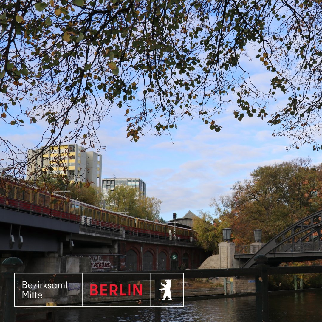 BA_Mitte_Berlin's tweet photo. S-Bahnhof  #Bellevue, der Gerickesteg und die Spree - Am Helgoländer Ufer in Moabit entlang zu laufen, lohnt sich im Herbst immer wieder 😍🍂 https://t.co/hIKudQBe2o