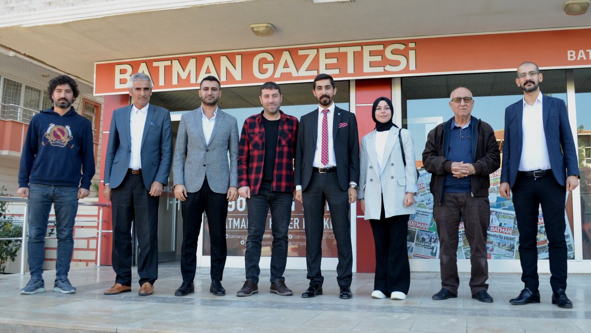 batmandadeva's tweet photo. İl Başkanımız Melik Müjdeci, beraberindeki parti heyeti ile Batman Gazetesi Yazı İşleri Müdürü Halit Biliz ve gazete çalışanlarını ziyaret ederek, Batman ve ülke gündemine dair açıklamalarda bulundu. https://t.co/NqntGk4s7C