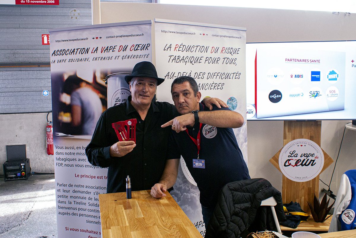 LaVapeDuCoeur's tweet photo. Interview de Xavier, président de La Vape Du Cœur par @LaChaineDeLaVap au #vapexpoparis2022. Merci à Dominique Aubert, Pascal @PanpanMd et à toute l'équipe de La Chaîne De La Vape pour son soutien et nous sommes très heureux de leur offrir notre LVDC Award @rozenoire https://t.co/6HEzeJ8yUh