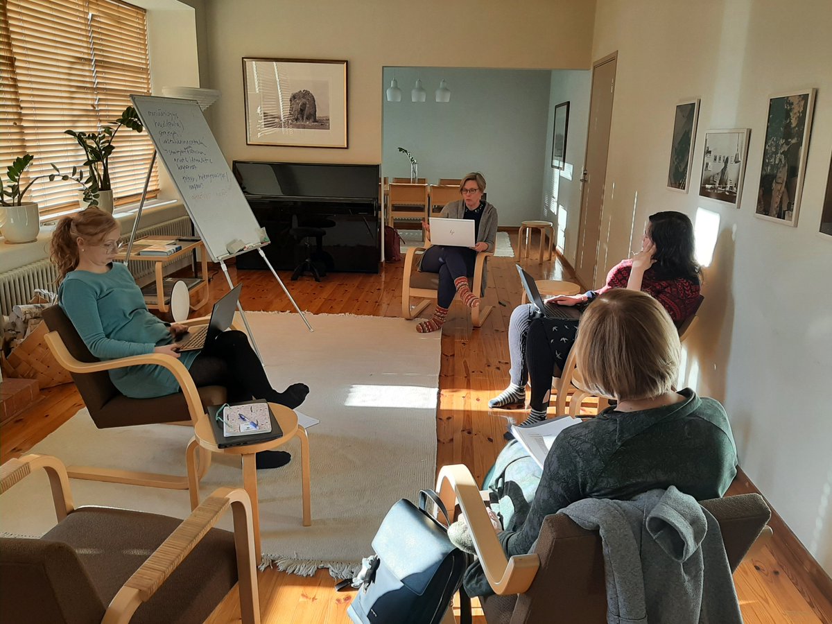 Affeilemme tämän viikon ihanassa Alvar Aallon Villa Tammekannissa kauniissa Tartossa. 😍
#yhteismonografia
#yhteiskirjoittaminen #affektiivinemiljöö
<a href="/UniTurku/">Turun yliopisto - University of Turku</a> <a href="/KoneenSaatio/">Koneen Säätiö</a>