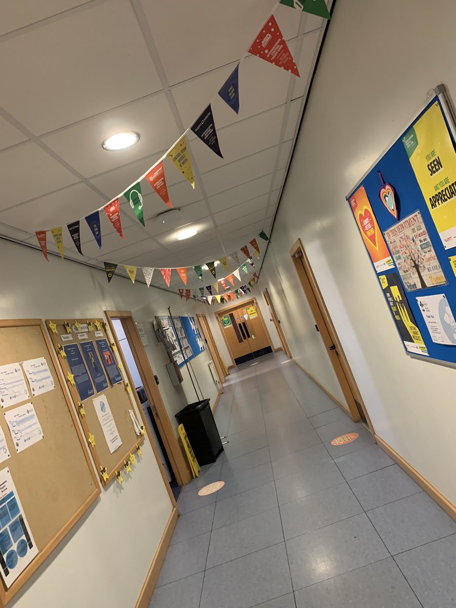 HeadsetheroWyp's tweet photo. Control Room week is here!

Love a good bit of bunting, really brightens the place up.

Struggling to decide which badge to have though…

#controlroomweek #headsetheroes #unsungheros 
#Callhandlers #Dispatchers https://t.co/2oRpHkk6KB