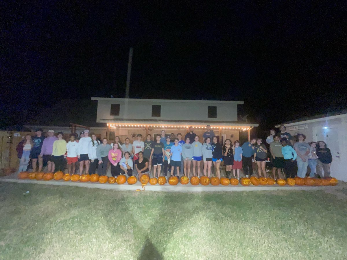 gracefwstudents's tweet photo. Thanks to everyone who came out to carve pumpkins last night! We had a blast! You guys carved some good ones! Remember to keep your eyes out on social media to vote for our winners! https://t.co/5oEF2CqXGf