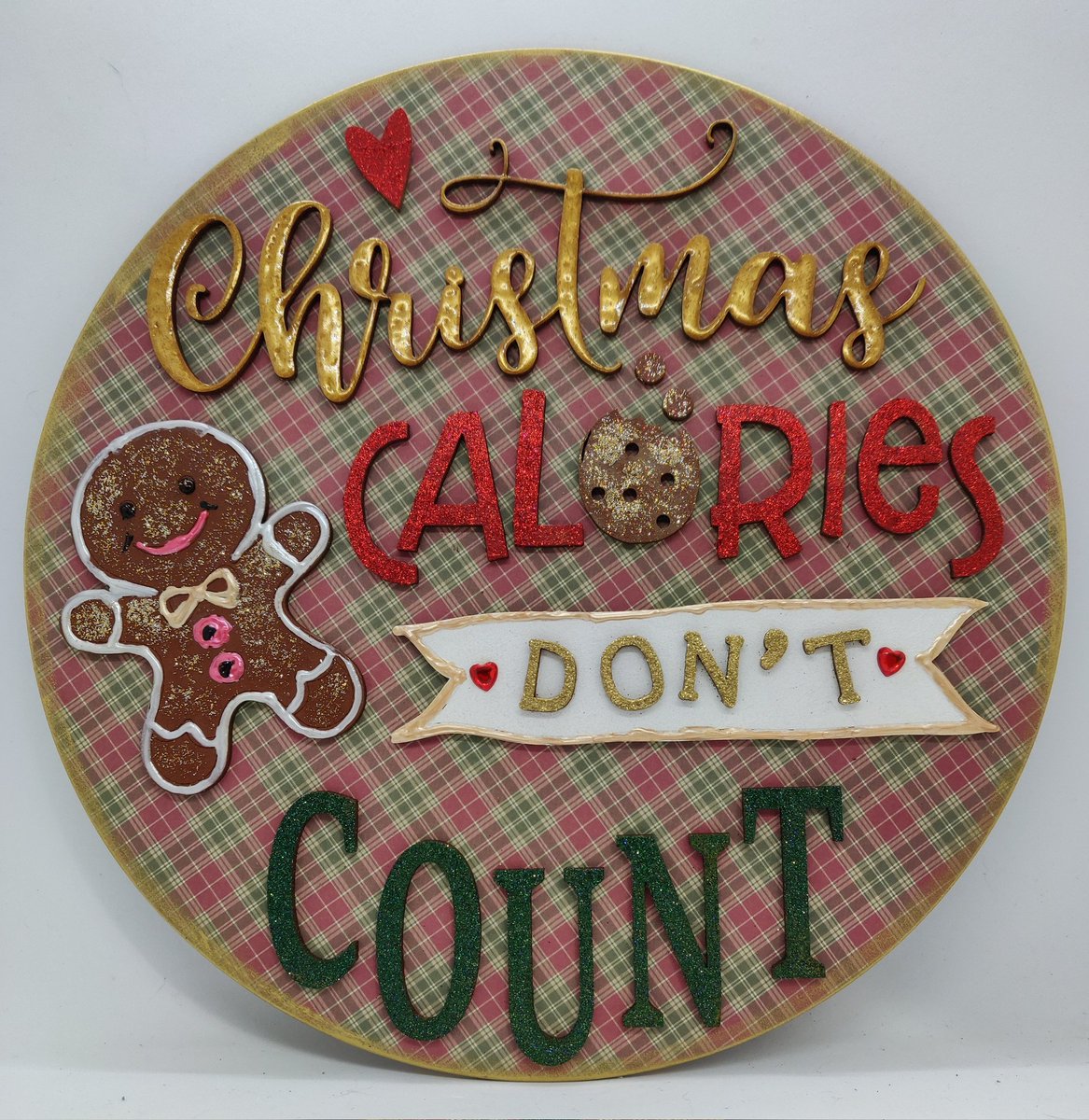 InnerCraftiness's tweet photo. Christmas Calories Don't Count ✨ Who knew? 😂
Large layered MDF plaque, 30cm diameter, just £20.00.
Orders welcome, can be decorated in colours of choice.
#christmasdecor #handmade #SmallBusiness #fun https://t.co/ZhYOUnTwic