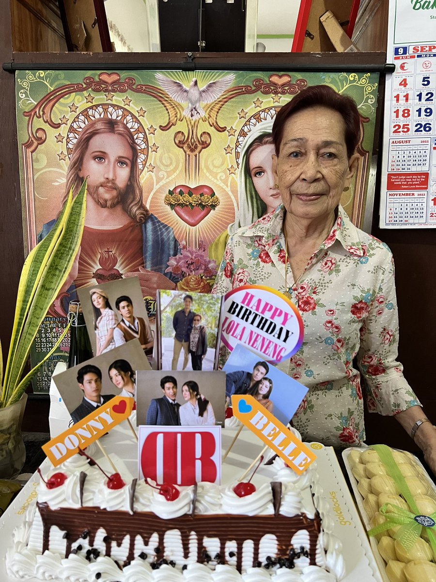 lolanenengdb's tweet photo. Happy birthday sa Lola ng mga DB fans, Lola Neneng! 🥳💖 

Dapat may standee pa yan ng DonBelle pero wala kaming makitang full body pic 😅 https://t.co/OYeiGPGGeX