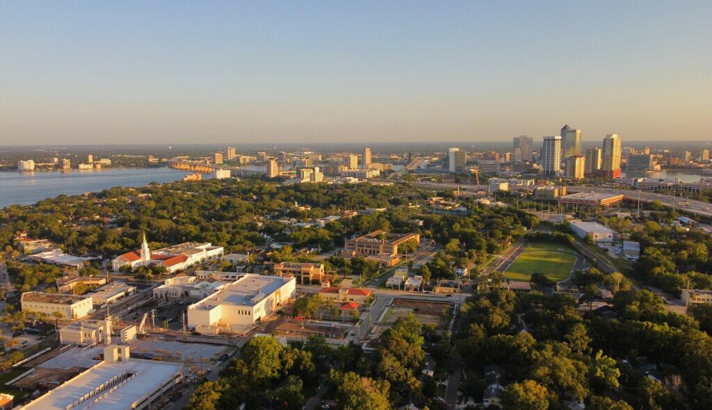 ☀️ Good Morning ☀️ Can we get two straight amazing weather weeks in a row? We are off to a good start today with bright sunshine and cool temps. Hopefully everyone has a wonderful start to this Georgia-Florida week - It’s going to be a fun one as always!