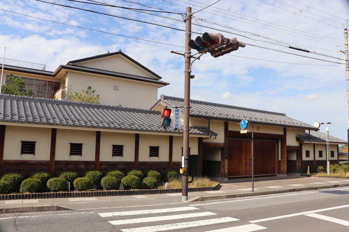 Believe it or not, this is an elementary school in Shiga prefecture