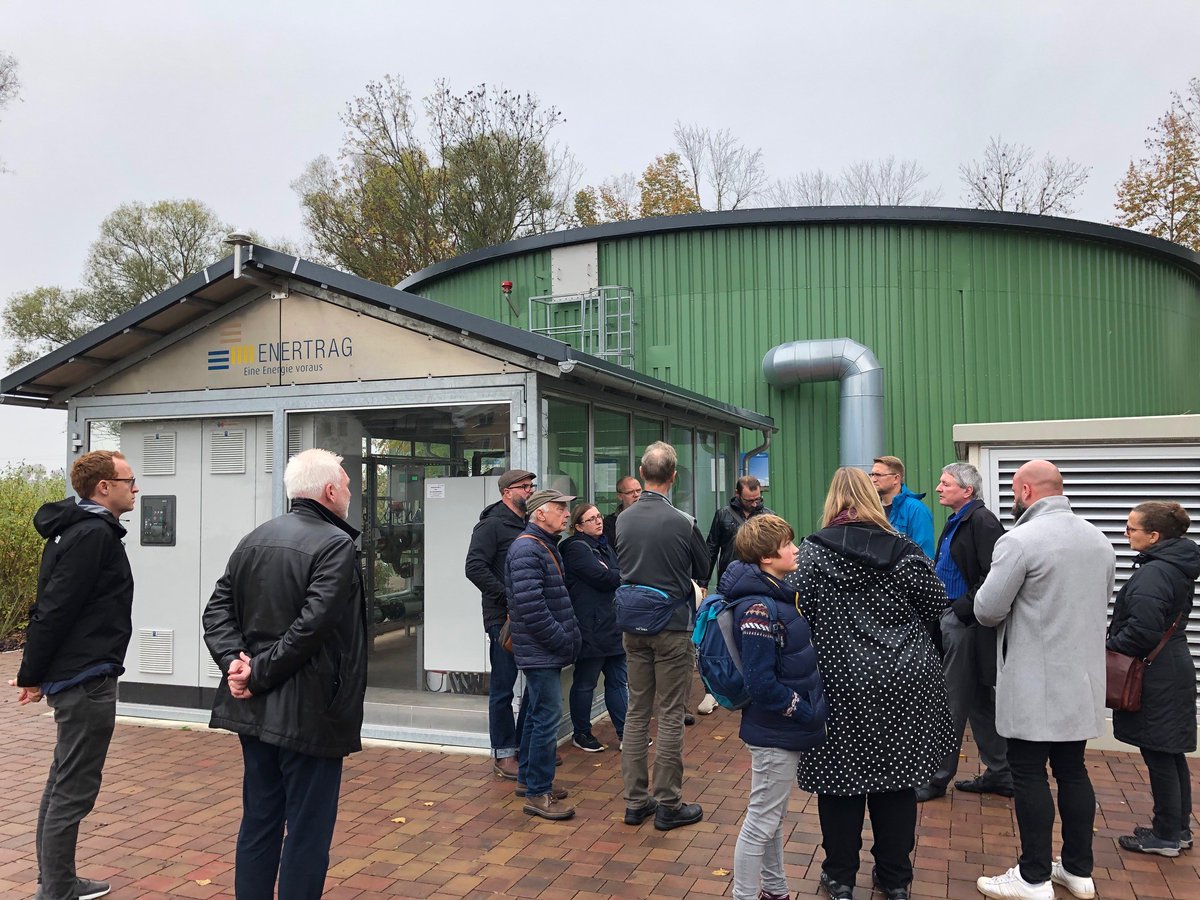 ENERTRAG (@enertrag) on Twitter photo Am Samstag besuchte uns der Kreisverband Barnim von <a href="/Die_Gruenen/">BÜNDNIS 90/DIE GRÜNEN</a>. Neben dem Ausbau von #Windkraft und #PV ging es auch um nachhaltige Energiekonzepte für Kommunen sowie die Vorteile von grünem #H2 bei der Sektorkopplung. Vielen Dank für den regen Austausch! Am Samstag besuchte uns der Kreisverband Barnim von <a href="/Die_Gruenen/">BÜNDNIS 90/DIE GRÜNEN</a>. Neben dem Ausbau von #Windkraft und #PV ging es auch um nachhaltige Energiekonzepte für Kommunen sowie die Vorteile von grünem #H2 bei der Sektorkopplung. Vielen Dank für den regen Austausch!