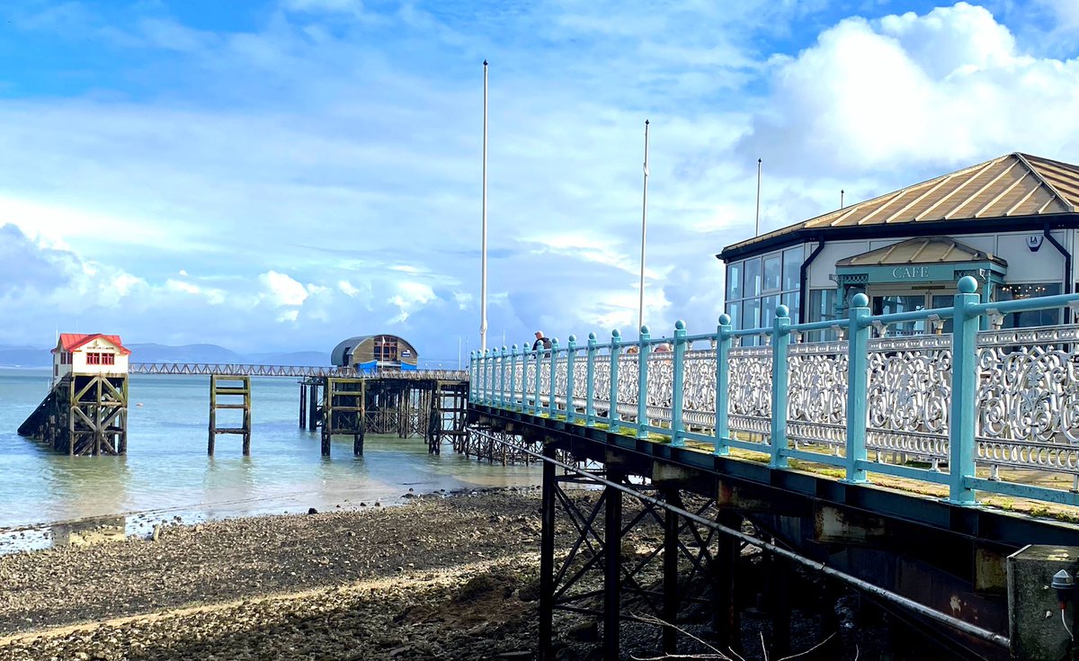 TheKateEscapes's tweet photo. Beach in Autumn … Yes please! 

#beach #beachlife #beachvibes #AutumnAdventures #landscape #seascape #SeascapePhotography #Mumbles #MumblesPier #Wales https://t.co/aMexyJQnJU