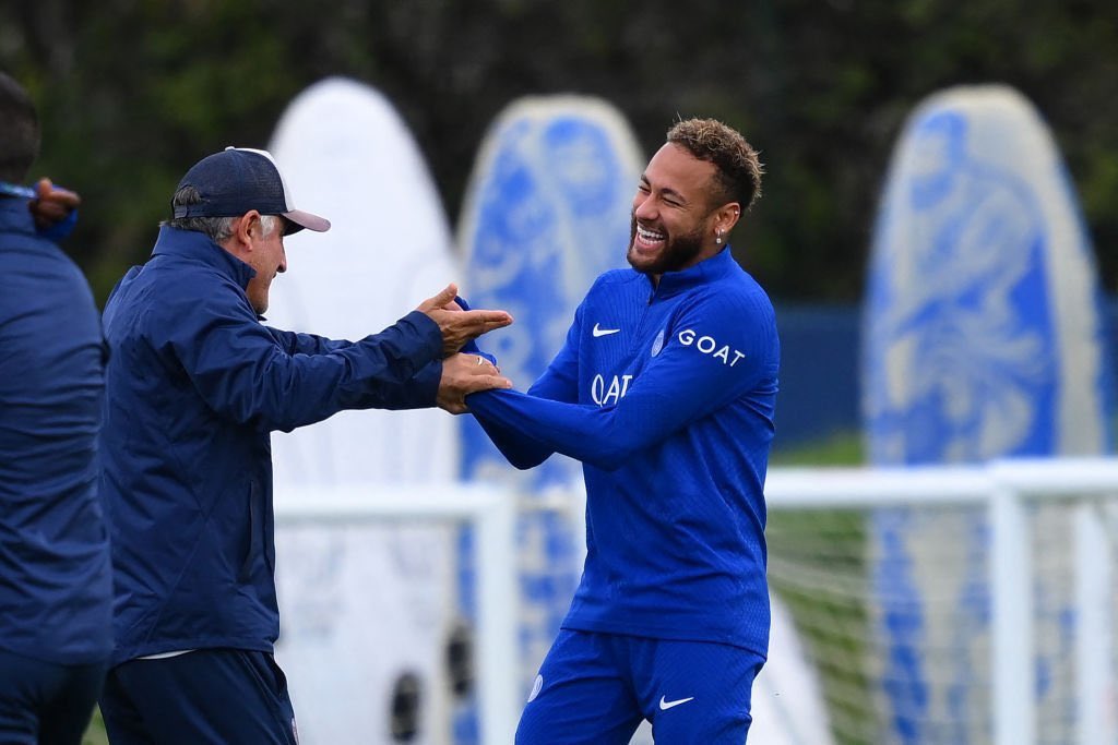 MegaPSG_'s tweet photo. Neymar et Galtier à l’entraînement  😄 https://t.co/0SjvdMuj3K