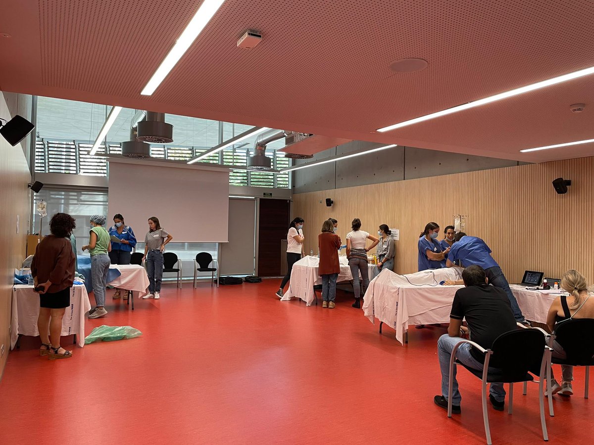 GT_Simul_SEEIUC's tweet photo. Curso SimulaZero en el Hospital del Mar de Barcelona!!! Aprendido las nuevas recomendaciones actualizadas de los proyectos Neumonía y Bscteriemia Zero mediante la metodología de la simulación clínica @mar_uci @hospitaldelmar @mariaperezriart @Sessep_Esp @seeiucoficial https://t.co/5ZHq1P7Pjq