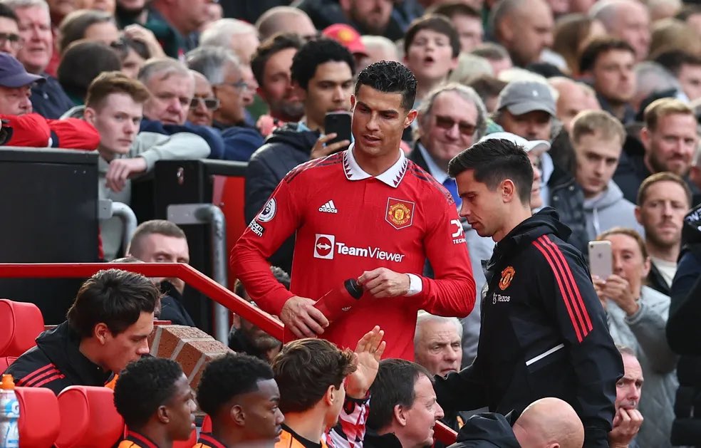 Fonte ligada à diretoria do Flamengo sobre Cristiano Ronaldo no clube:

“Estamos na semana da final mais importante. Isso aí trabalha contra a gente. Parecemos soberbos, que já estamos pensando em CR7 e isso não está nem sendo cogitado.”

🗞 <a href="/bellexcosta/">Isabelle Costa</a> | <a href="/PaparazzoRN/">paparazzorn</a>
📸 Reuters