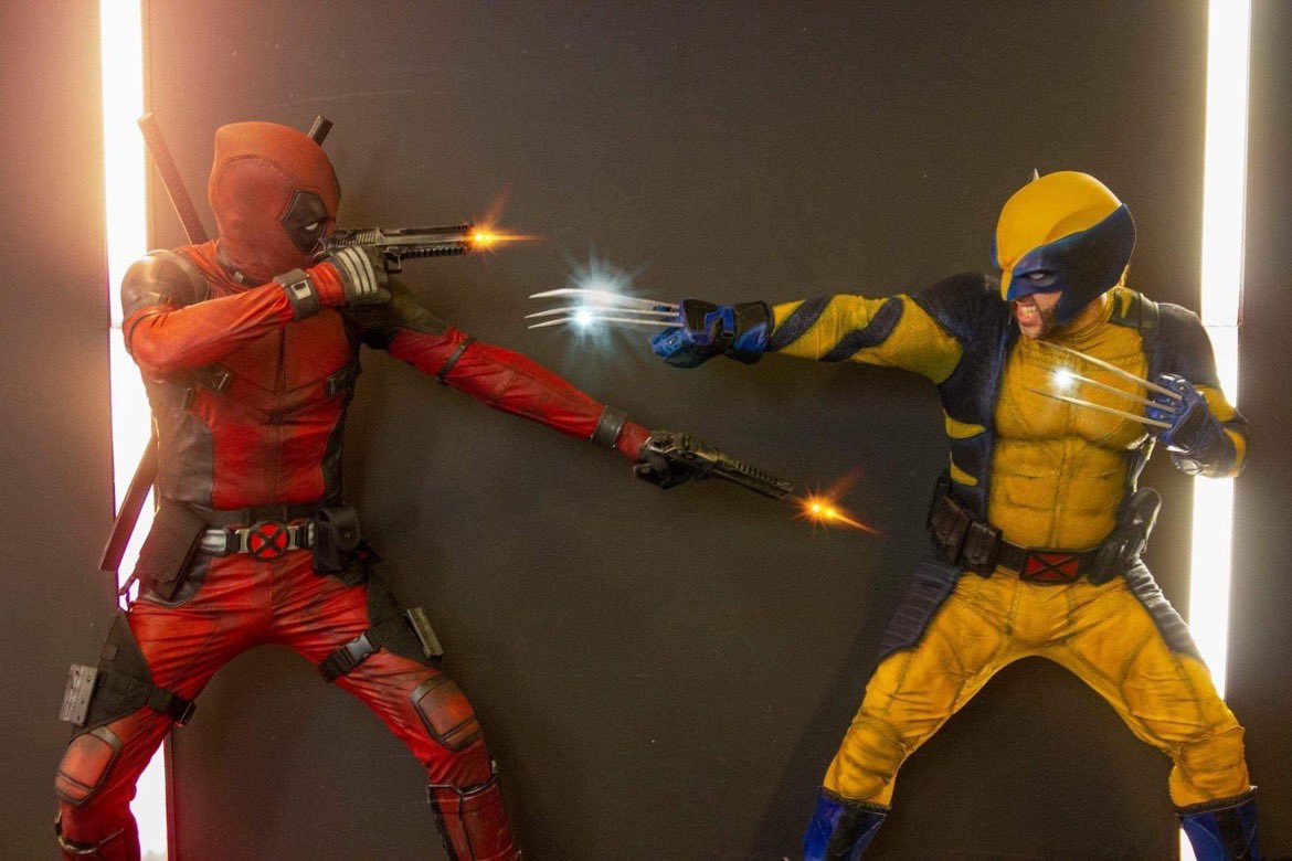 WolverSteve's tweet photo. #MarvelMonday &amp; more cosplay pix to show off! #ShoutOut
@toldyall2 @MasterJediMara @kimmypinks @MaraRanger @jav5022 @JWalkerII @JamesGavsie @KEVINTOMIRANDA @43324FAN  @marvel_mmo @The1stBAT  @pheltzcomics @comickult @xmentas 

#Deadpool vs #Wolverine @midnightsuns @deadpoolmovie https://t.co/5POpZdd1z1