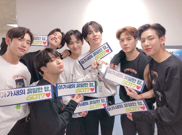 knh_got7's tweet photo. 3年前みたいに受賞してほしい☺️
#MAMA2022 #got7 https://t.co/S7ZgZdo3Bj