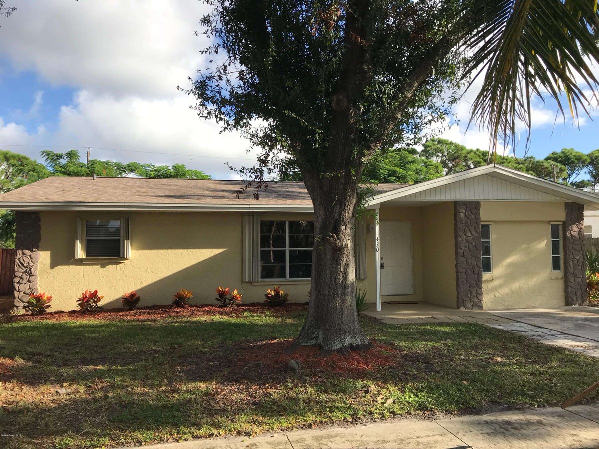 REMAXEliteFL's tweet photo. 430 Count Street, Melbourne, FL 32901 just hit the market!

Take a look at this awesome space:
☎️ RE/MAX Elite 3217525858

  https://t.co/0UGXRAAmQ3
#miraclehome #weMOVEbrevard https://t.co/lCrRGUS6SF