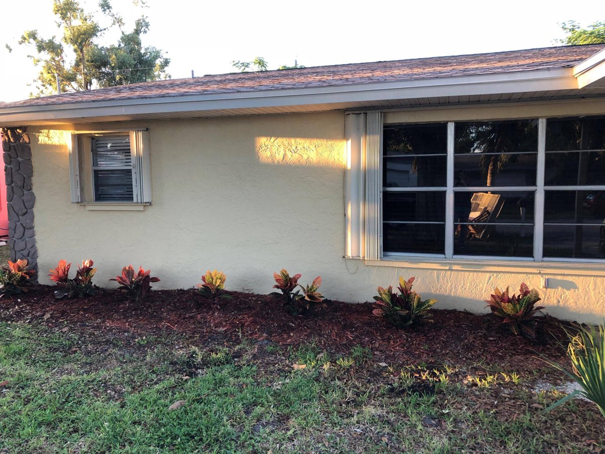 REMAXEliteFL's tweet photo. 430 Count Street, Melbourne, FL 32901 just hit the market!

Take a look at this awesome space:
☎️ RE/MAX Elite 3217525858

  https://t.co/0UGXRAAmQ3
#miraclehome #weMOVEbrevard https://t.co/lCrRGUS6SF