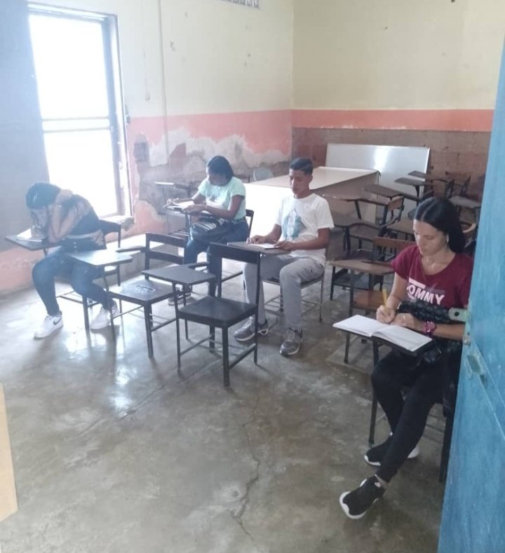 RoxanaC71634289's tweet photo. #24DeOct #VenezuelaVamosPaLante
Municipio San Sebastián activo en Educación .
Reporte Educativo en momento las diferentes instituciones educativas inician la semana con sus actividades cívicas y pedagógica. @nicmaduroguerra @MPPEDUCACION @leoalvacabrera @_LaAvanzadora https://t.co/K1xdQHkpE9
