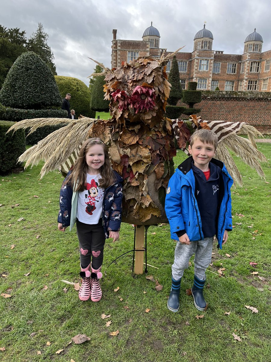 Hands down the best scarecrow #DoddingtonHall <a href="/MetheringhamP/">Metheringham Primary</a>