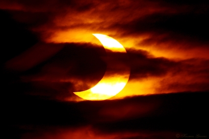 ESA_de's tweet photo. Bereitet Euch auf die partielle Sonnenfinsternis morgen vor! Sichtbar von etwa 10:58 bis 15:02 MESZ. 😎☀️

Wann &amp; wo 👉 https://t.co/BV7HPiYINL

Mehr über Sonnenfinsternisse 👉
https://t.co/ohdN24Pi8k https://t.co/dKOZ2ishYW