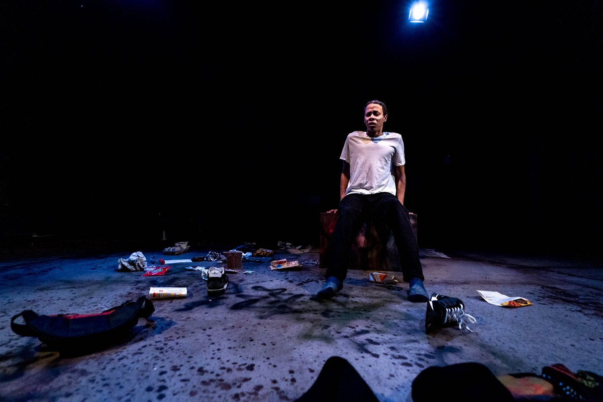 Break a leg to the King Hamlin team for their press night! Against the backdrop of urban London, King Hamlin follows 3 young friends as they experience the tensions of a friendship punctured by pride, revenge &amp; turf wars. Plays till 12 Nov: bit.ly/3Tb49QC📷Steve Gregson