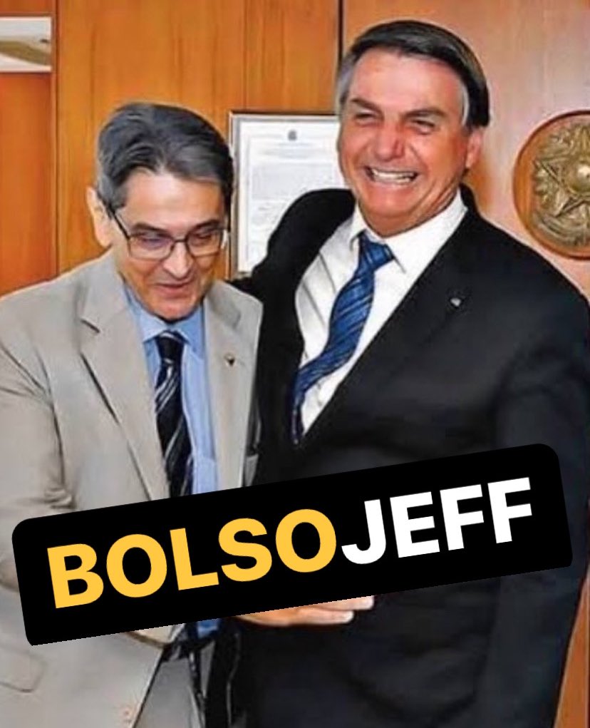 lazarorosa25's tweet photo. O homem que fuzilou Policiais Federais com o homem que fuzilou o salário e a aposentadoria do povo. 

NÃO FUZILEM MEU SALÁRIO! https://t.co/v9ACm5NrQW