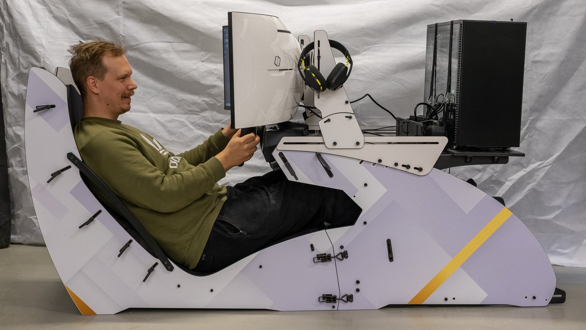 OPGG_FI's tweet image. An interior design element developed by an artisan! We wanted to create a simulator that fully serves drivers. As motorsport fanatics, we put performance at the top, but we consider aesthetics equally important. Check out the OP Golden White Bundle: overpower.gg/en/op-formula-…