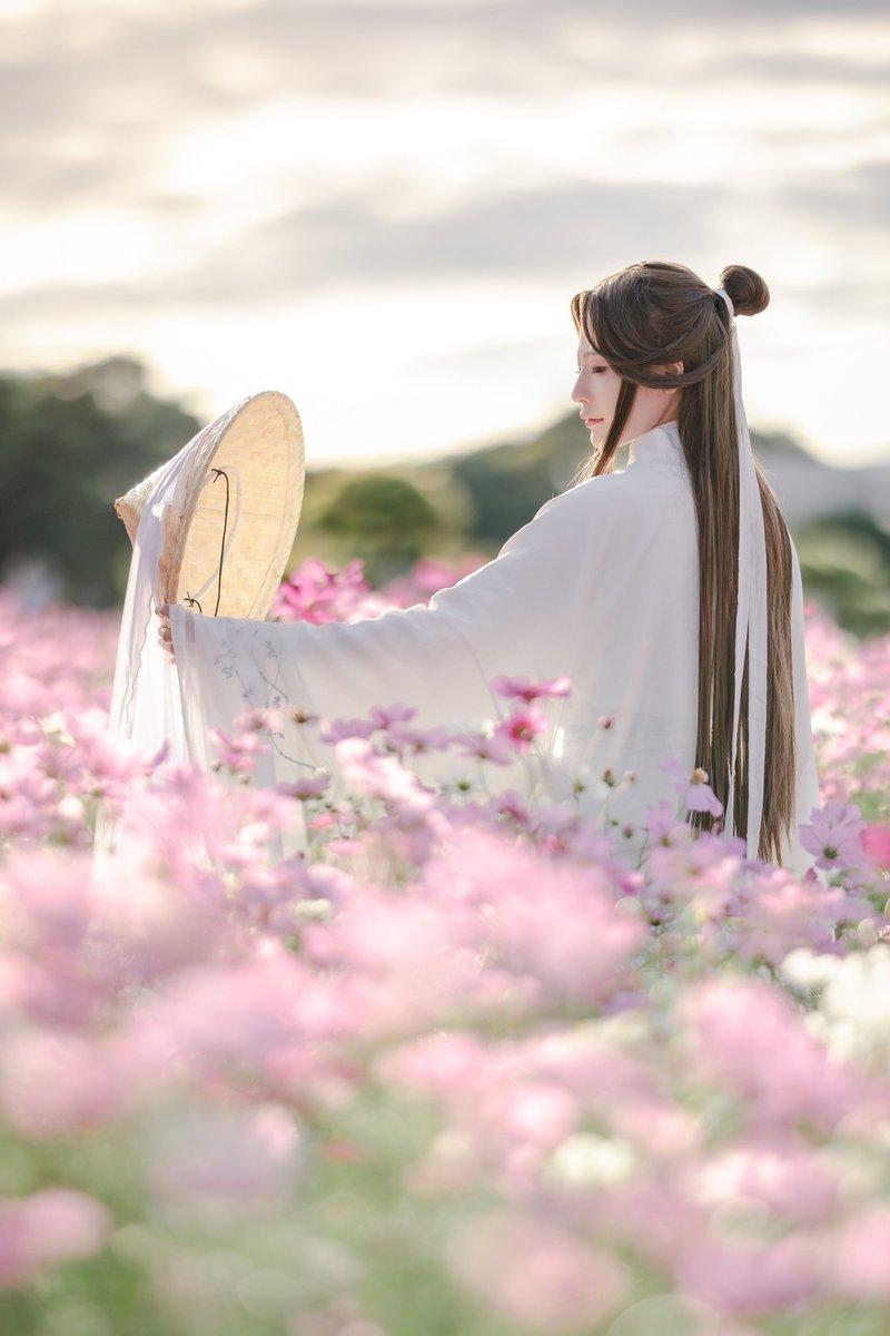 【cosplay 】
TGCF／謝 怜 
　　.｡ﾟ:*:✼.｡

　　　　花と　君を　
　　　　　　
　　　　　　　　慈しみ＿＿＿　

　　　　　　　　　　　.｡ﾟ:*:✼.｡
　　　　
photo：hagiさん
（<a href="/hagi_hss25/">hagi</a> ）