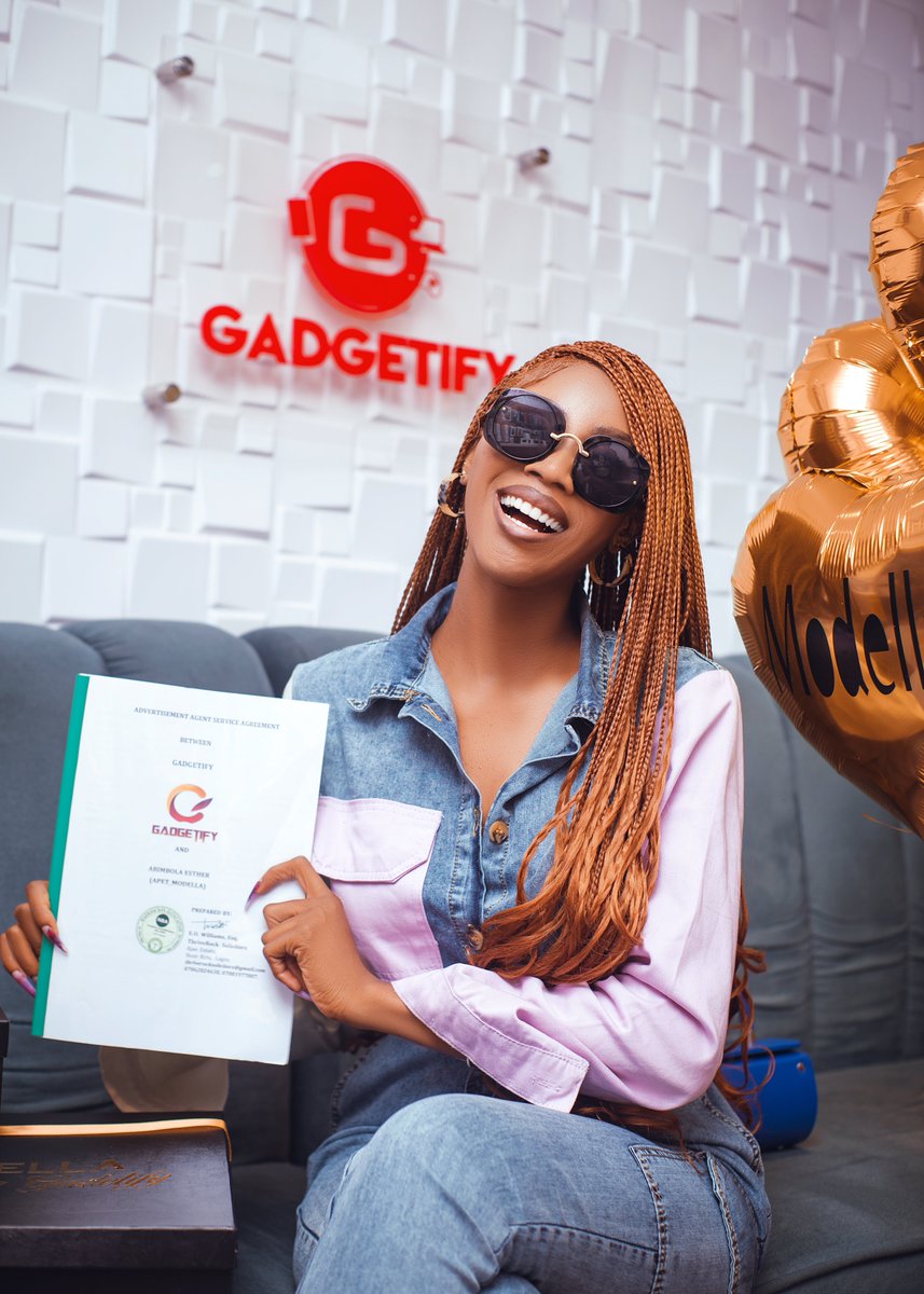 apet_modella's tweet photo. My newest Family, GADGETIFY! plugs for all brands of smartphones, laptops, tablets and other accessories, MO GENG show them love on IG!! @Gadgetify_ng 

#MODELLAXGADGETIFY
#MODELLATHEBRAND https://t.co/ZI4rGzCiTj