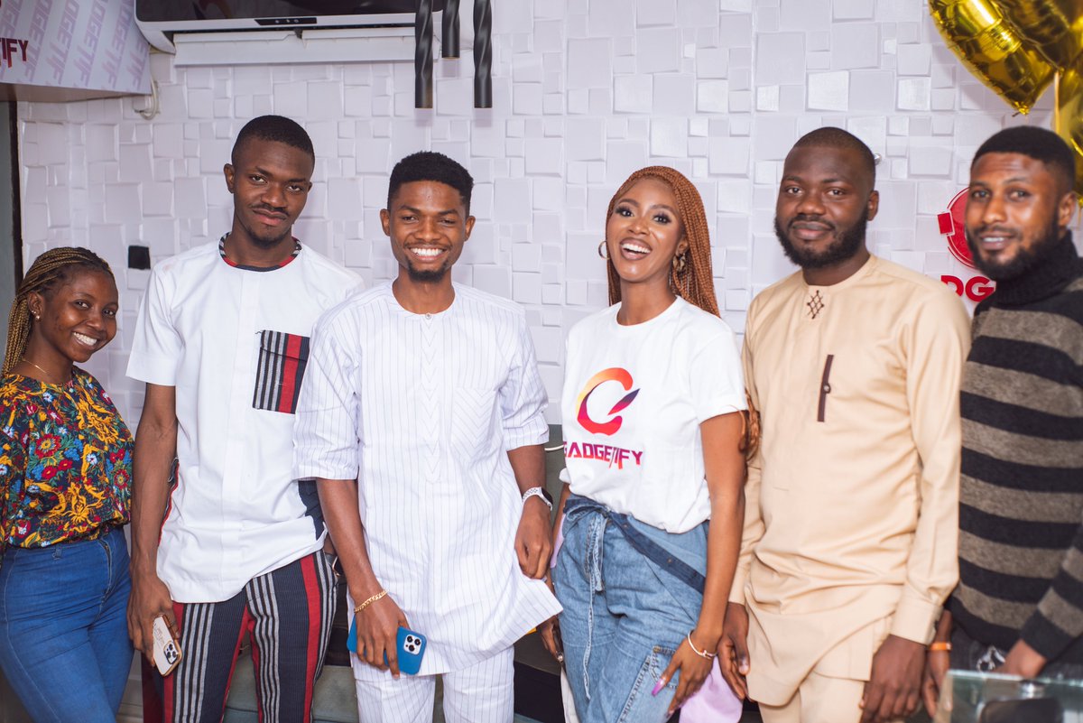 apet_modella's tweet photo. My newest Family, GADGETIFY! plugs for all brands of smartphones, laptops, tablets and other accessories, MO GENG show them love on IG!! @Gadgetify_ng 

#MODELLAXGADGETIFY
#MODELLATHEBRAND https://t.co/ZI4rGzCiTj