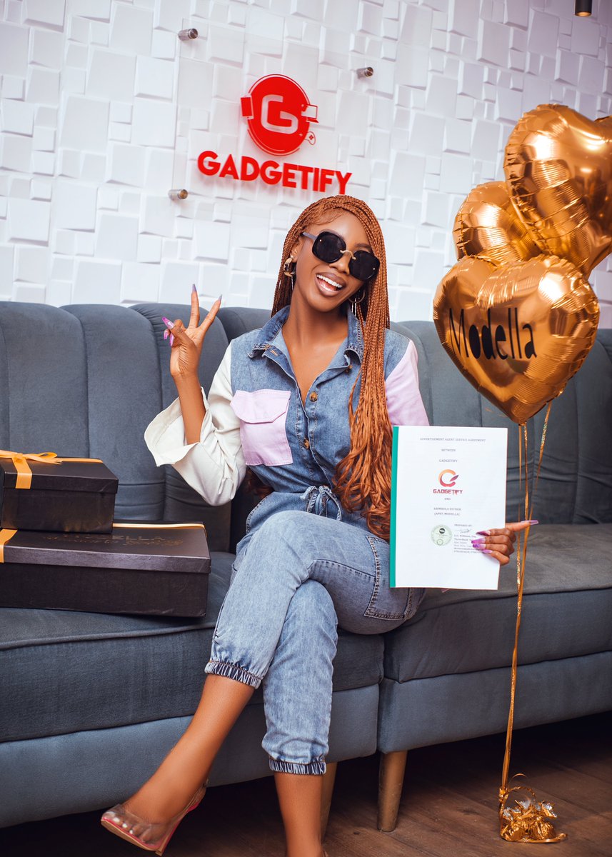 apet_modella's tweet photo. My newest Family, GADGETIFY! plugs for all brands of smartphones, laptops, tablets and other accessories, MO GENG show them love on IG!! @Gadgetify_ng 

#MODELLAXGADGETIFY
#MODELLATHEBRAND https://t.co/ZI4rGzCiTj