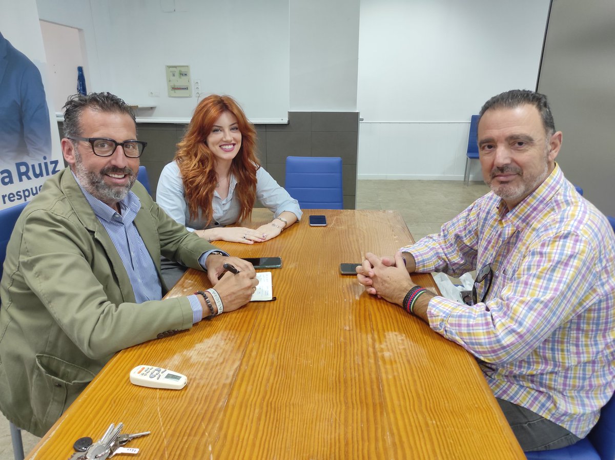 ppdelospalacios's tweet photo. @rafaruiz07 y Luz Martín han tenido una magnífica reunión con Víctor Estévez, presidente de #ADIPA, Asociación de Diabéticos Palaciegos. Se han tratado cuestiones interesantes para que la diabetes sea considerada y no olvidada. Gracias por recibirnos y seguimos en contacto. https://t.co/GO2tFALSj3