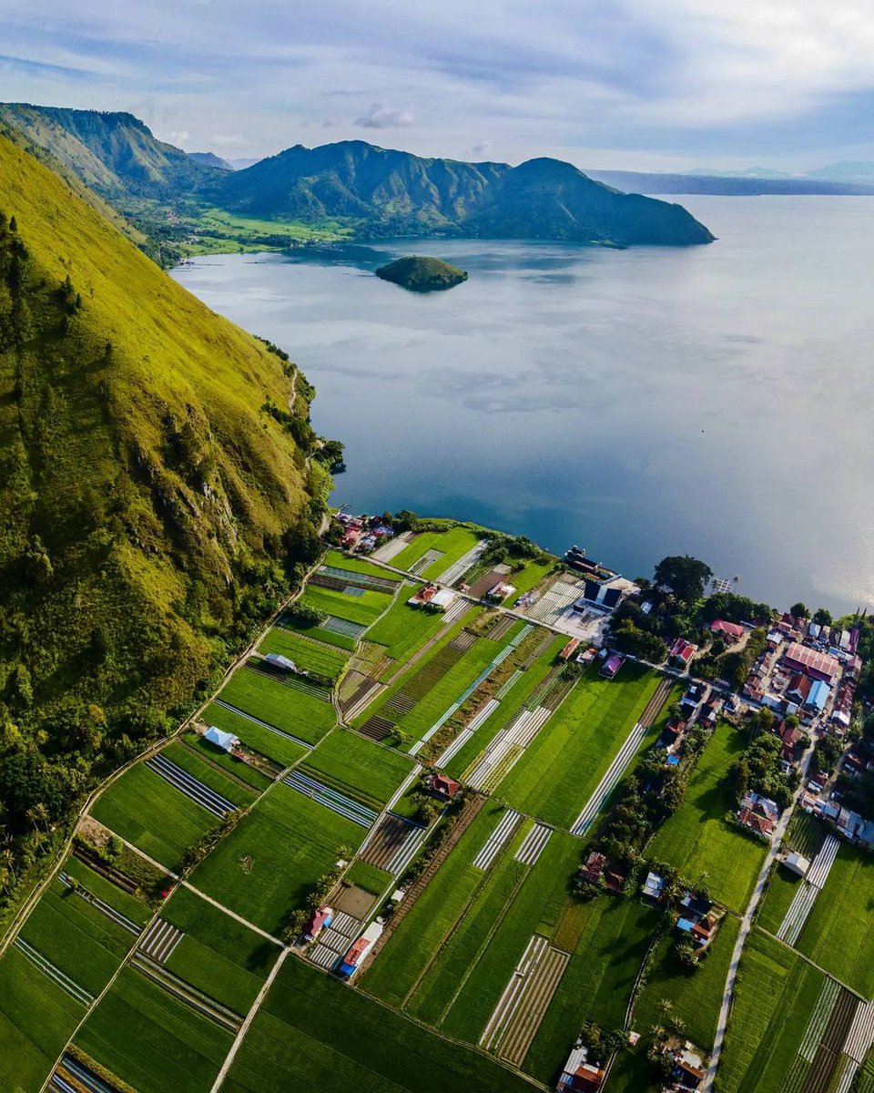 wonderfulid's tweet photo. Does this panorama make you eager to unveil many more gems in Indonesia?

📍: Bakkara Valley, North Sumatra
📷: @iwanvanwilan

#WonderfulIndonesia https://t.co/DBGplwow02