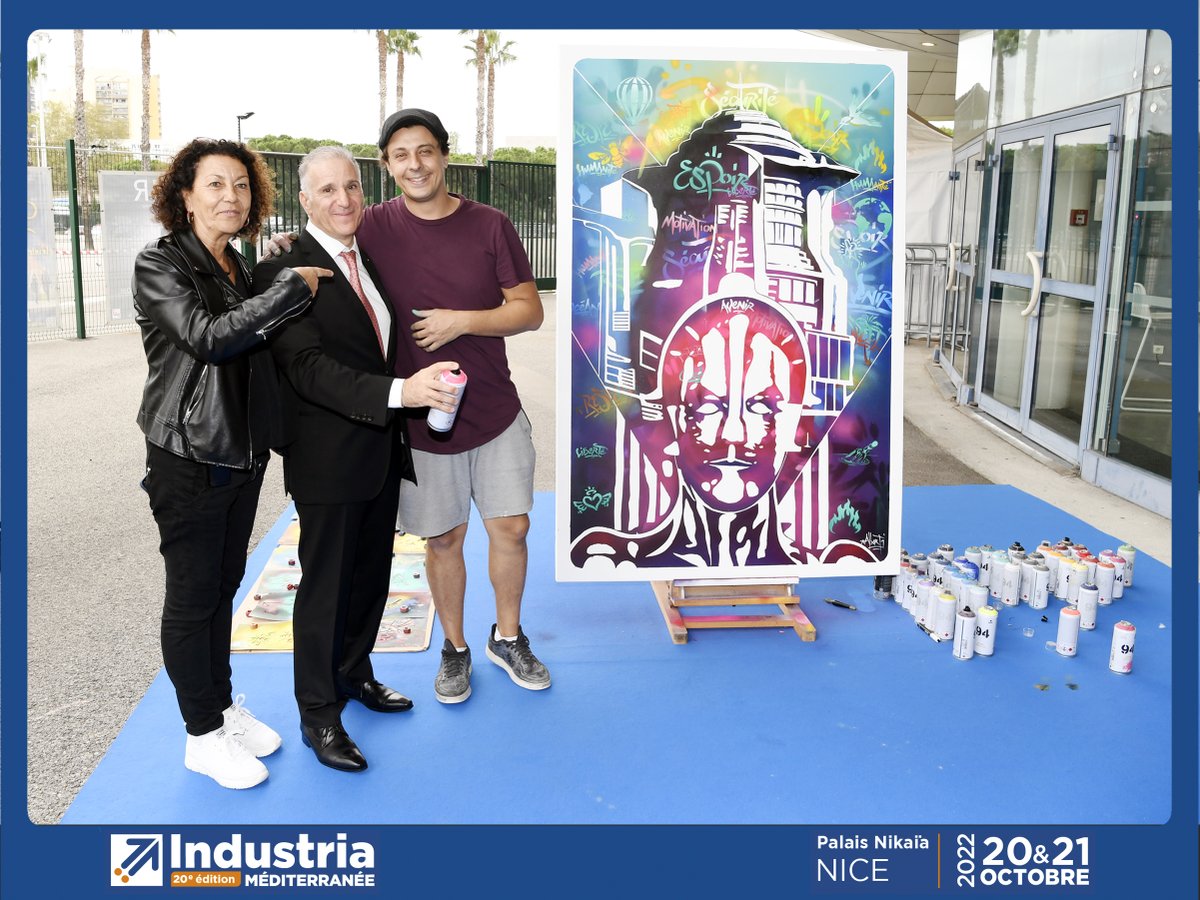 INDUSTRIA 2022

L’artiste Mr One Teas (lnkd.in/eBdmEgfq) a offert au président Michel MANAGO une œuvre participative créée et offerte pour les 20ans d’Industria sur le thème de l’industrie de demain en s'inspirant du célèbre film Métropolis.