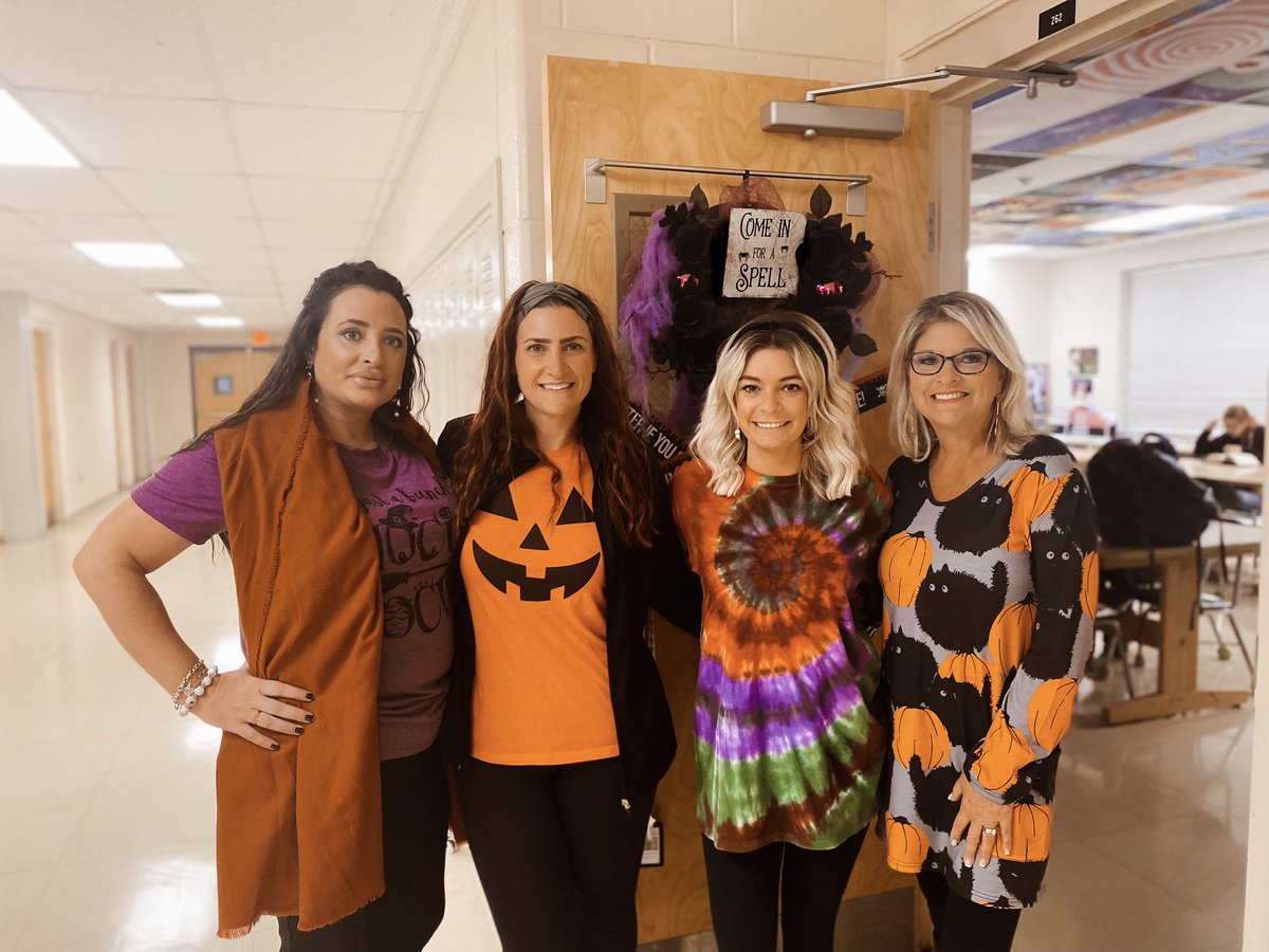 Renee_Brown_'s tweet photo. Happy Spooky Spirit Week
🧡🖤💜
#itsalljustabunchofhocuspocus https://t.co/7IKlsxtq73